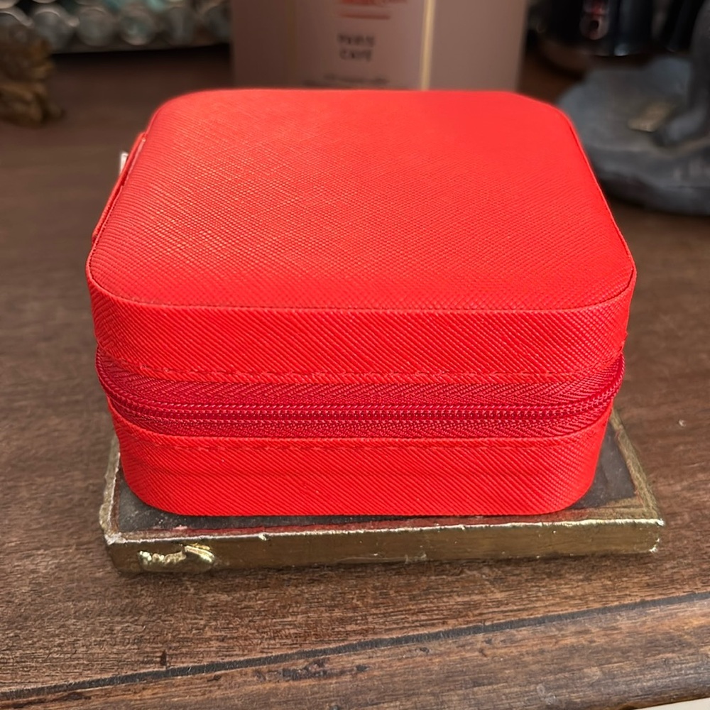 Red with speckles on the bottom - new jewelry box for travel